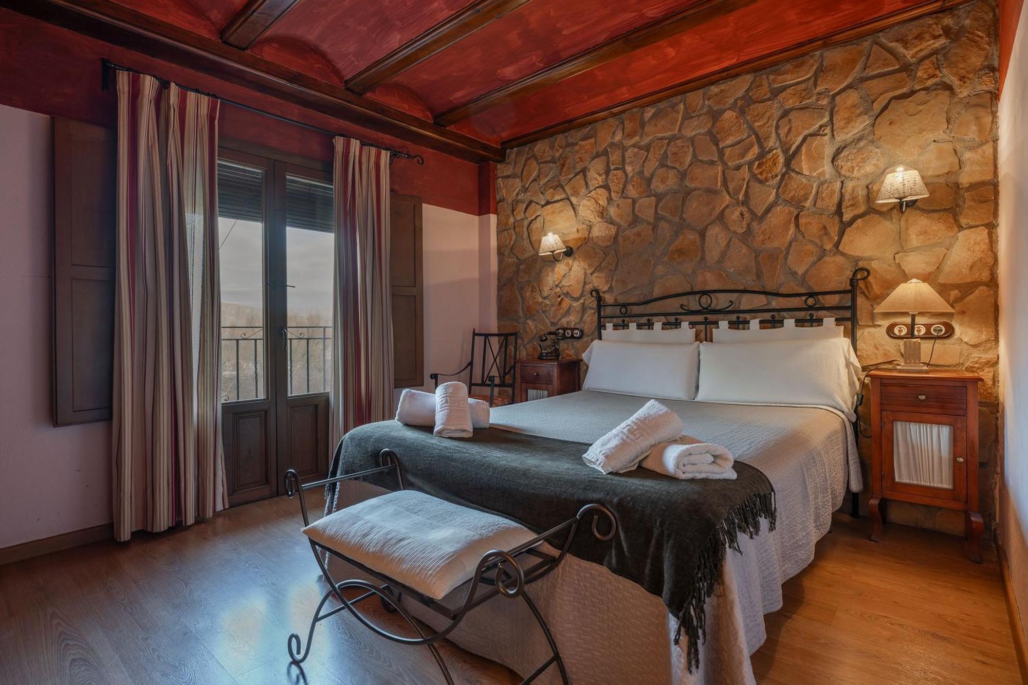 Hotel - Restaurante Prado Del Navazo Альбаррасин Экстерьер фото